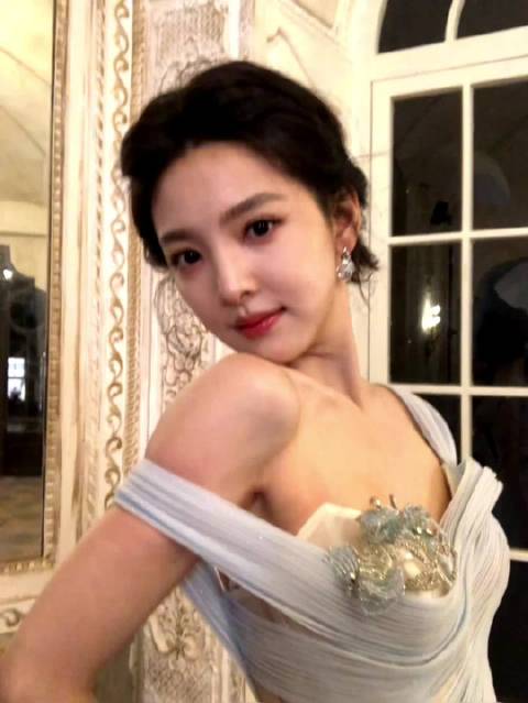 章若楠 油画少女