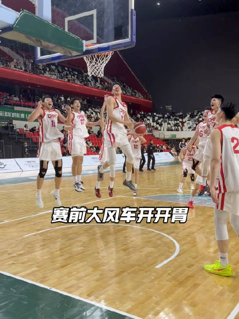 中国U18男篮73:74憾负加拿大皇冠队,李沂泽18分杨易轩两双