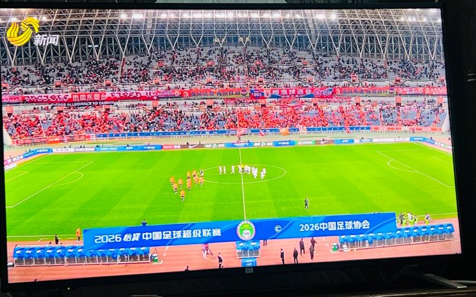 山东泰山队近期遭遇两连败的主要原因是什么？