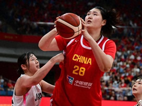 25分惨败被淘汰！女篮争冠热门无缘四强：张子宇又一次被弃用了？