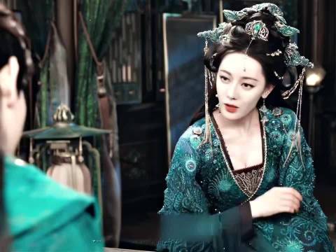 陈飞宇饰演段胥，演绎腹黑绿茶男狐狸