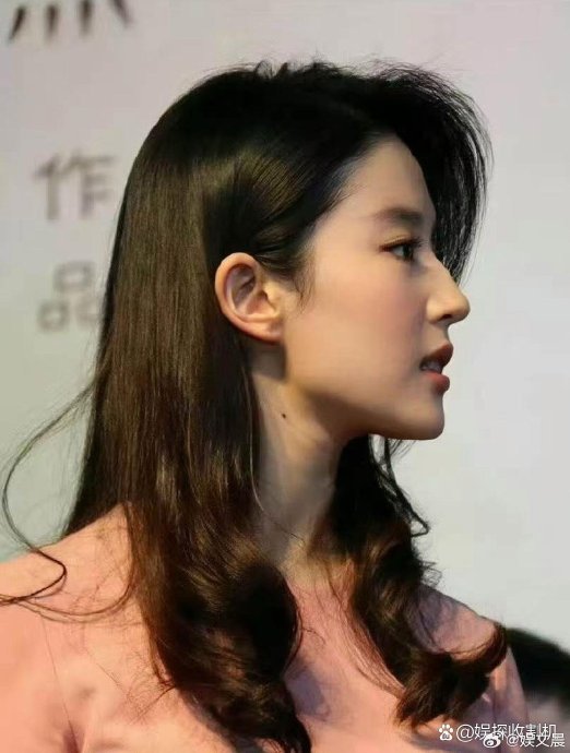 刘亦菲独特的“顶级骨相”是如何体现在她的影视作品和红毯造型中的？