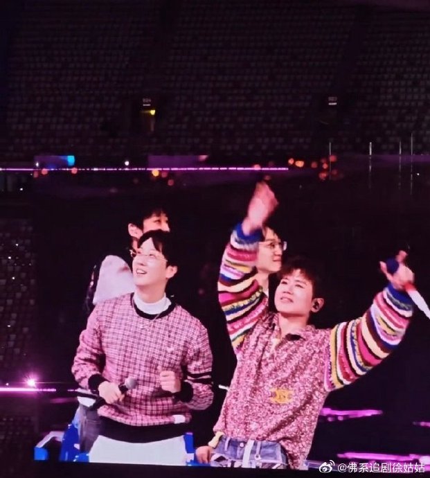 张杰鸟巢演唱会变“团建天花板”，喜人列车巡游引爆十万人大蹦迪！