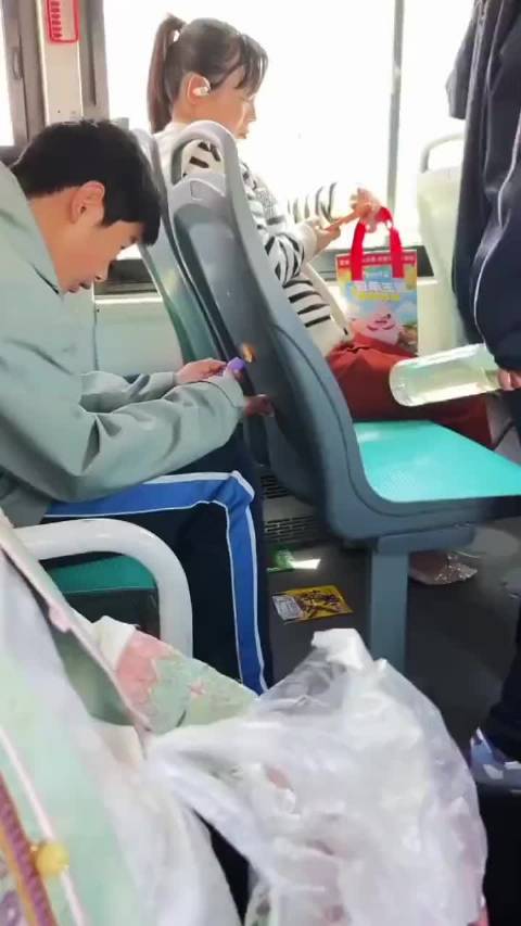 公交车上还敢纵火？
