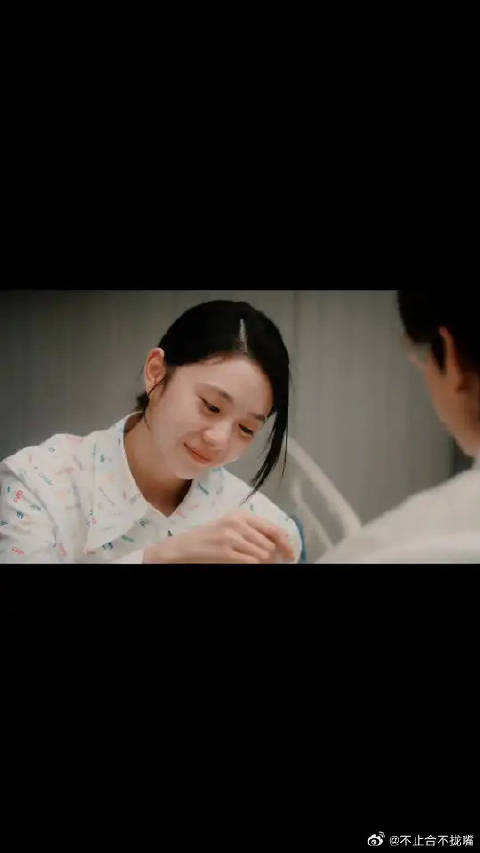 转过头，不让对方看到眼泪