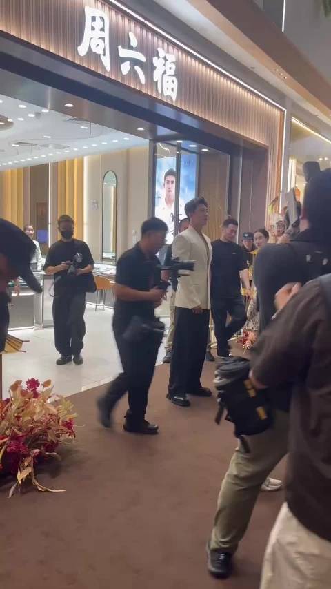 这一天给孩子热的，汗一身