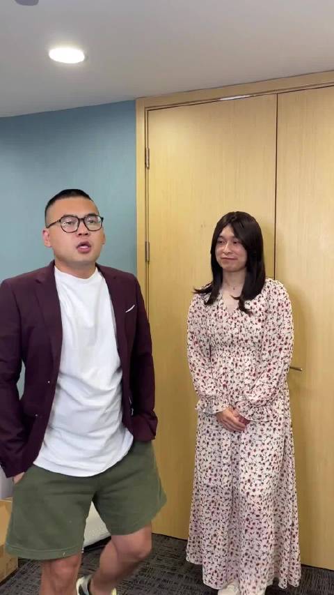 网红papi酱发布职场两面派新同事入职视频