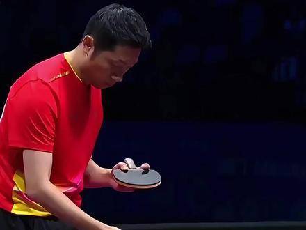 许昕挥拍尽显奇招，令对手目瞪口呆、队友手足无措，自己却乐在其中