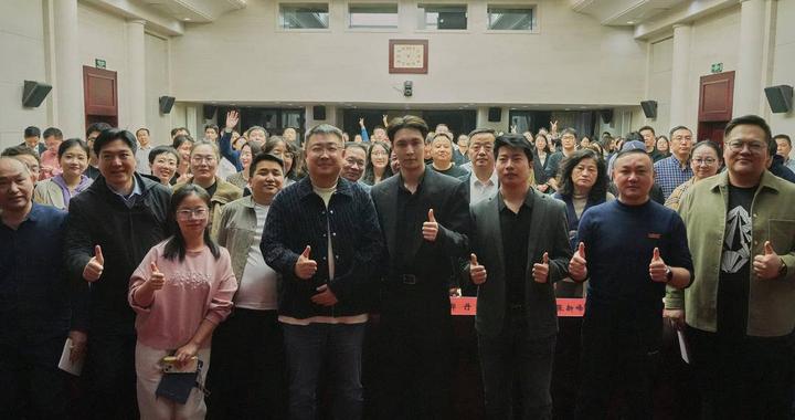 张艺兴亮相全国电影宣传骨干培训，透露有新电影项目
