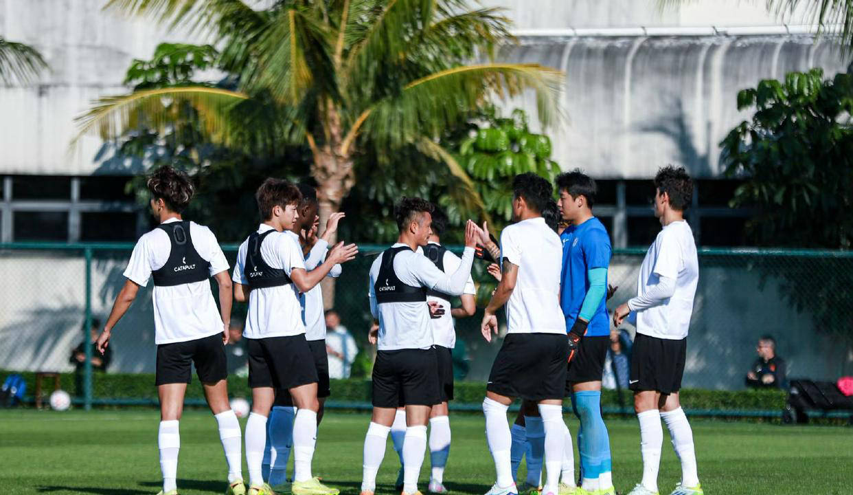 2-1险胜山东泰山大连英博迎来热身赛三连胜黄山靖宽杰表现抢眼