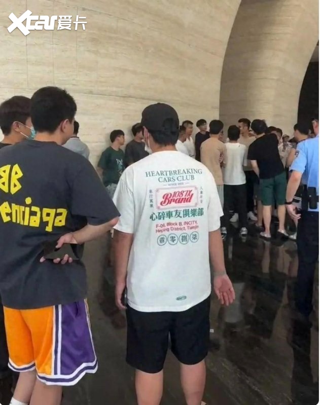 成长的烦恼:极氪001 新车上市，老车主维权是因为“背刺”?-爱卡汽车爱咖号