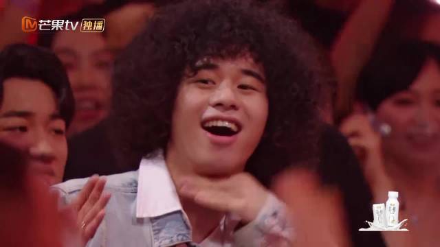 杨千嬅跟李宇春好像是真的开心 哈哈哈哈 杨千嬅丨李宇春