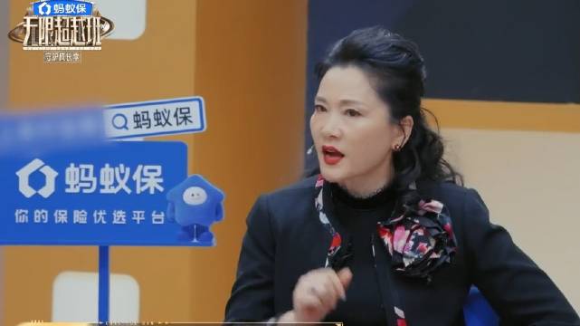 何赛飞老师讲话语速慢慢的太温柔了面对李成儒给何老师急死了