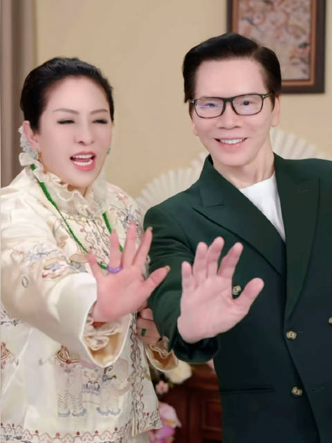 向太向华强合体跳舞