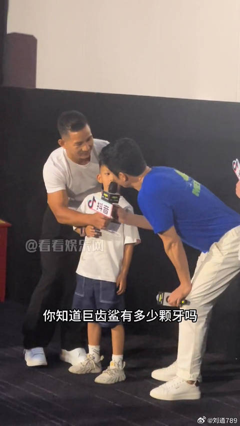 电影巨齿鲨2深渊