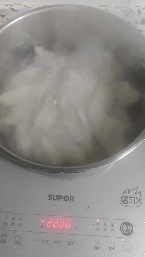 清明节忆李想战场前赠父饺子，家国已安致敬英雄