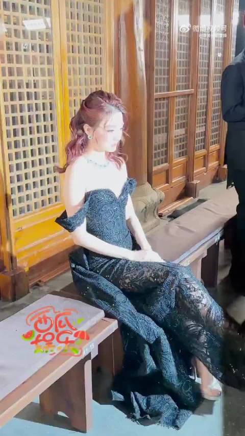 徐璐濮院高定周： 家妹玉娆亦是国色天香