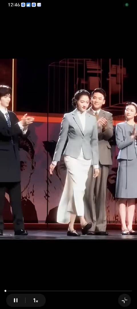 关晓彤演出顺利粉丝热情应援