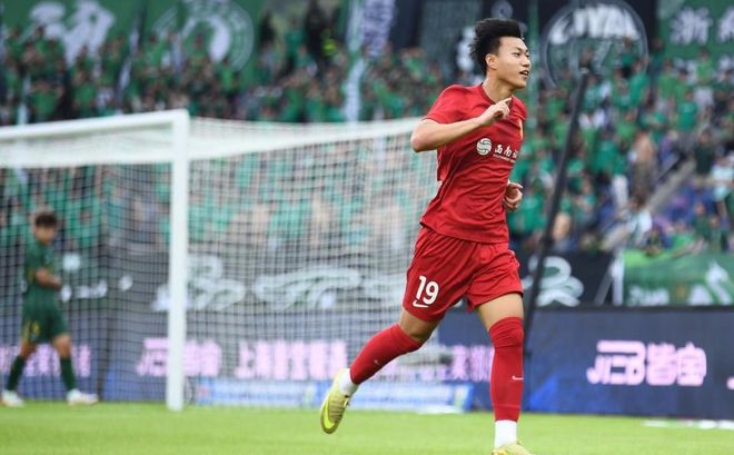 铜梁龙1-0浙江 4轮不败距榜首2分 杜月徵替补制胜 米神揪头发染红