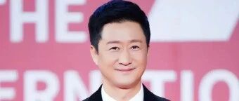 吴京点赞吐槽浪姐博文，内容为：何宣林唱得那么稳我都惊艳到了，跳得也不错，最后在那里倒数第二？此前其妻子谢楠已官宣参赛