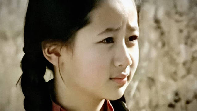 《大宅门》中卖苹果的小女孩 杨紫从小到大都好可爱啊