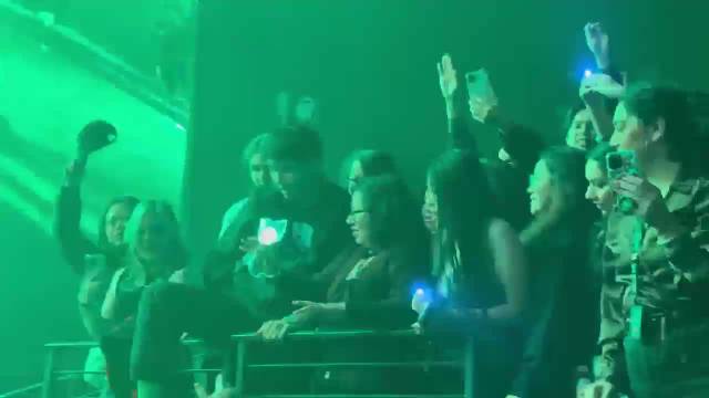 王嘉尔温哥华演唱会粉丝互动舞台魅力十足