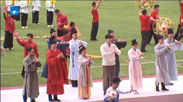 汪顺等五奥运冠军亮相嘉兴吴越杯揭幕战，与三万人共燃赛事