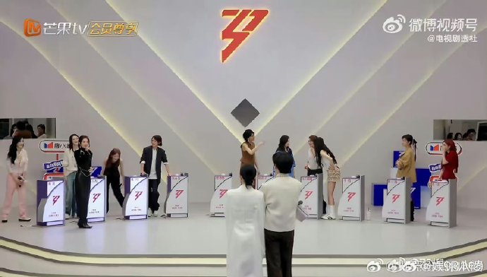 李小冉和唐艺昕在《乘风》一公合作舞台《心愿便利贴》表现如何？