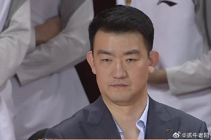 王博怒斥赛场如摔跤！广厦20分惨败广东，卫冕冠军深陷危机