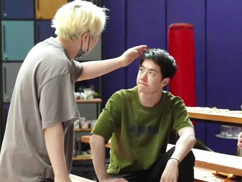 王一博街舞高难度动作干净利落展现青春热情