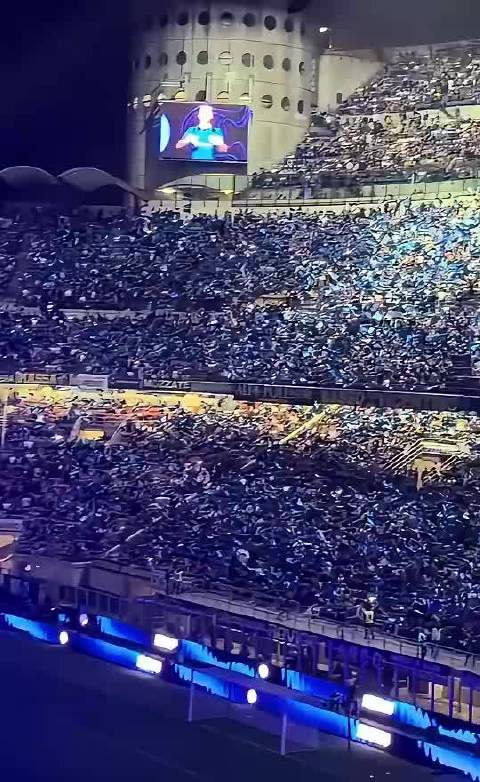 声援巴斯托尼！梅阿查数万球迷齐声呐喊