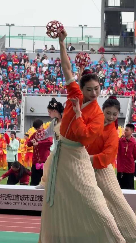 汪顺、管晨辰现身吴越杯揭幕战，管晨辰的舞蹈什么水平