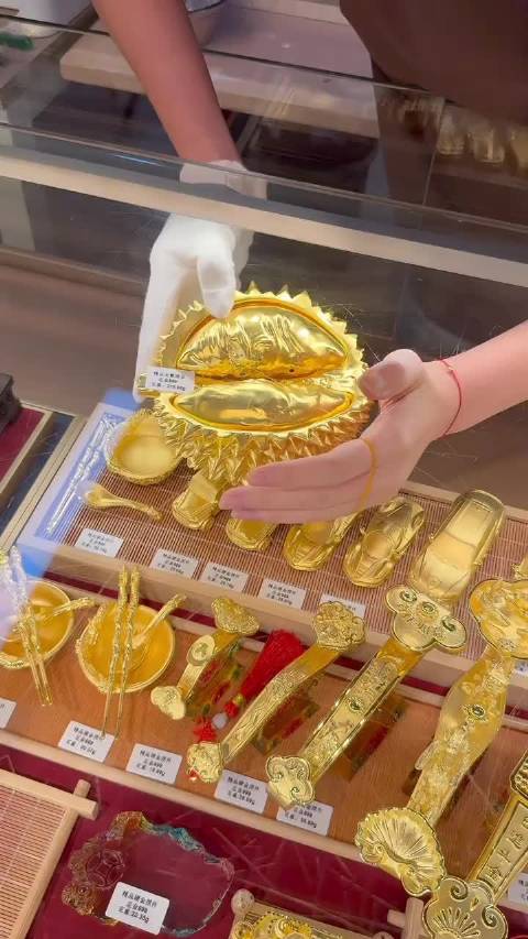 国际金价回调金饰价格走低，专家建议按需购买