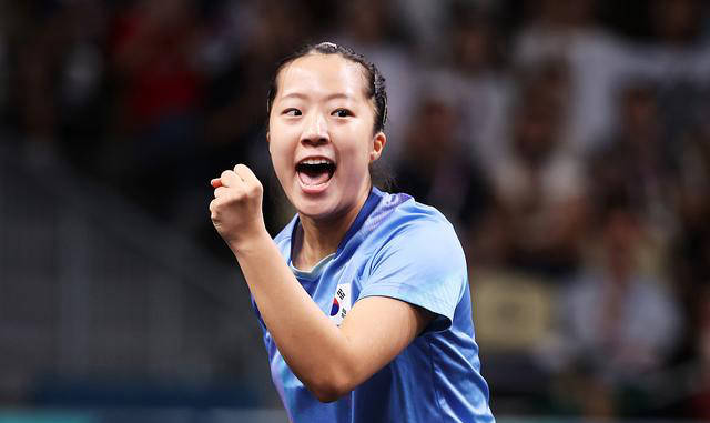早田希娜逆境崛起!战胜申裕斌,摘得巴黎奥运乒乓球女单铜牌