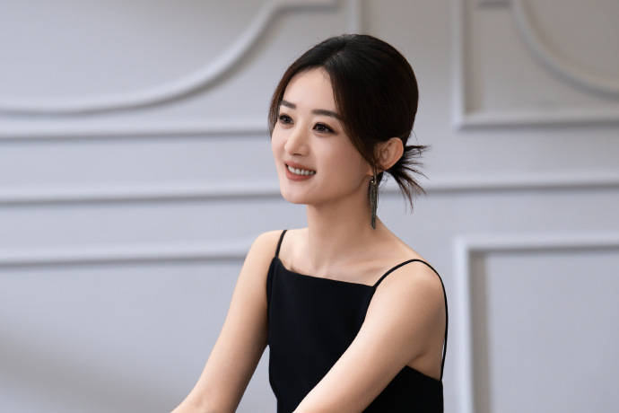 香息轻裹，温婉作序：赵丽颖与纪梵希的双向奔赴