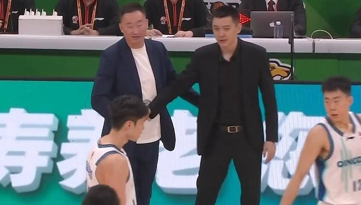 青岛力克辽宁，刘维伟高情商发言彰显兄弟情深，不愿杨鸣下课