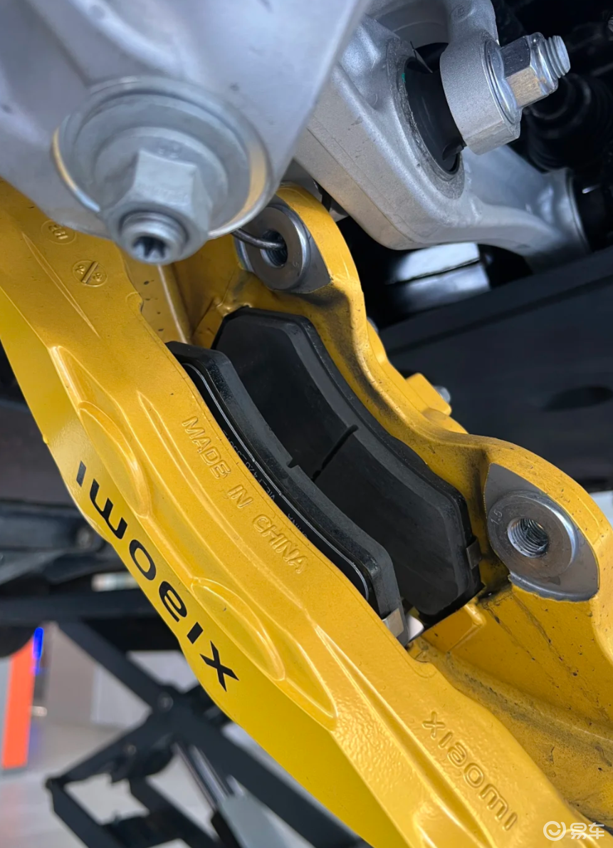 SU7 刹车印 “XIOMI”：撕 Brembo 标