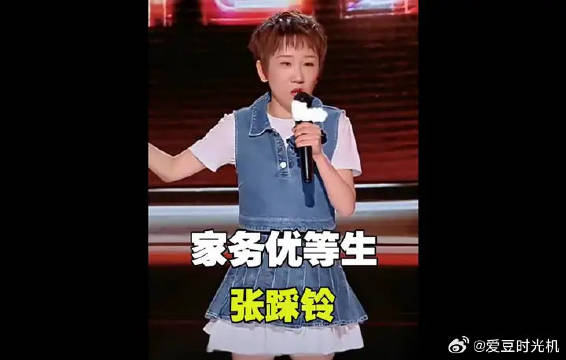 张踩铃和大胖媳妇一起过七夕，却收到两束菊花，段子真的源于生活