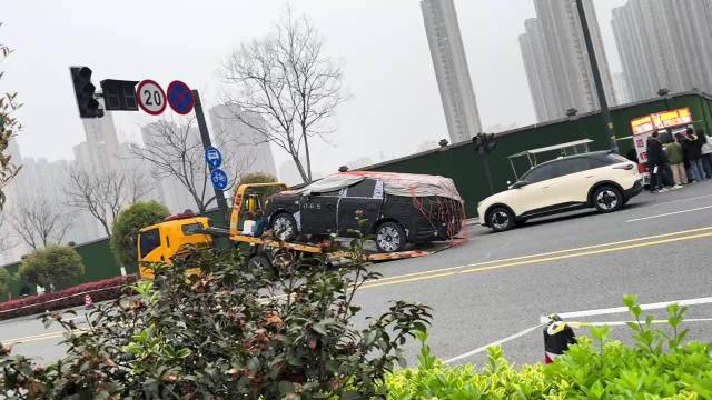 小米YU9，进行满油满电续航测试，成功趴窝，板车救援