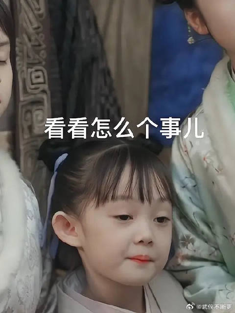 小小桃把真的是团宠啊，导演都在片场嘱咐大家把小小桃照顾好！