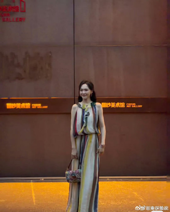 唐嫣孟子义Fendi晚宴同框惊艳！造型比拼默契互动引热议