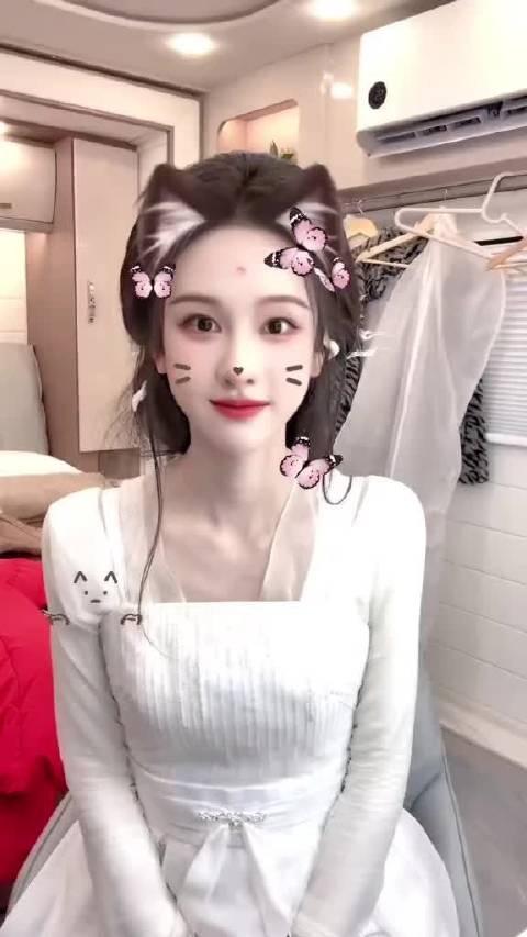 陈都灵机场回应粉丝提问显温柔无奈