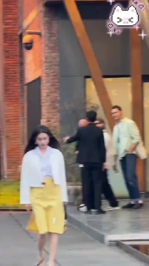 孟子义亮相活动现场状态惊艳，成熟自信尽显高级感