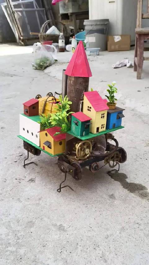 这也许就是哈尔的移动城堡老了的样子吧，移不动了