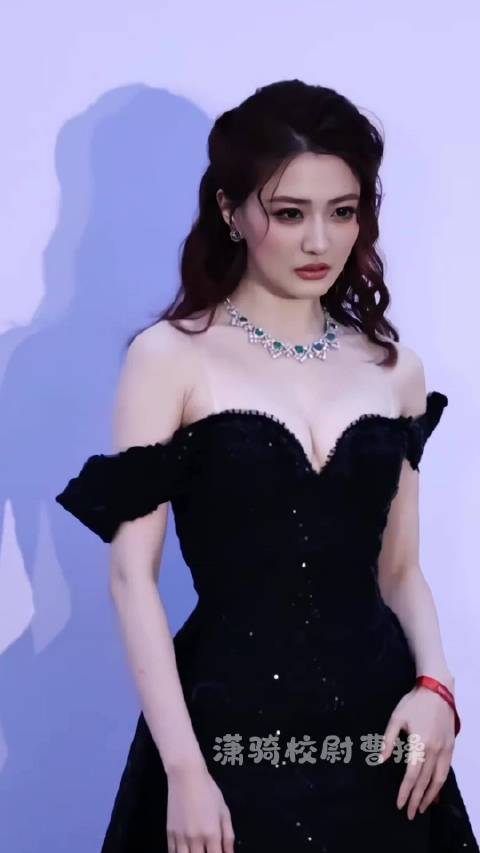 徐璐濮院高定周直拍 家妹玉娆，国色天香