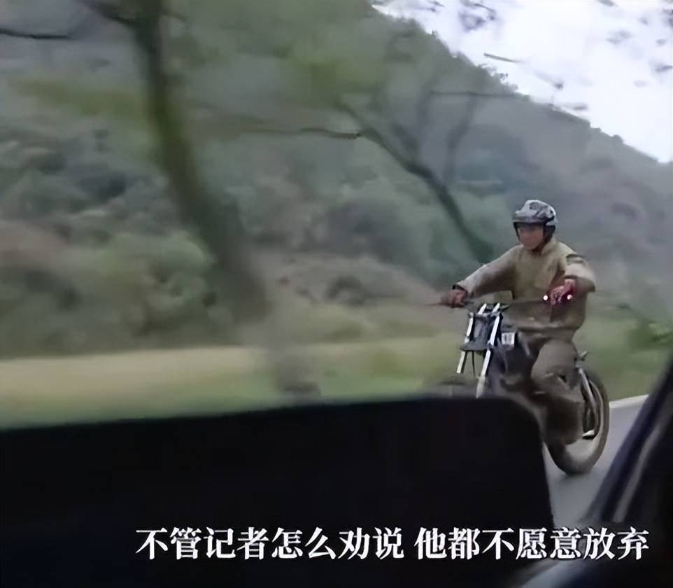 张雪摩托车卖爆了！曾堵记者、冒雨100公里追汽车……