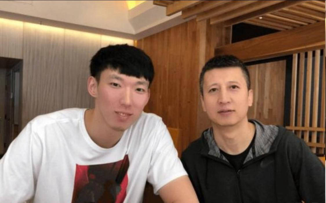 男篮进入胡金秋时代!攻防更加流畅,一人已彻底取代周琦位置
