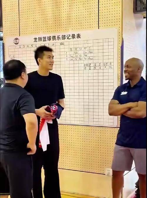 杨鸣说了不算的事球迷能定？饭圈式讨公道，正堵死郭艾伦退路