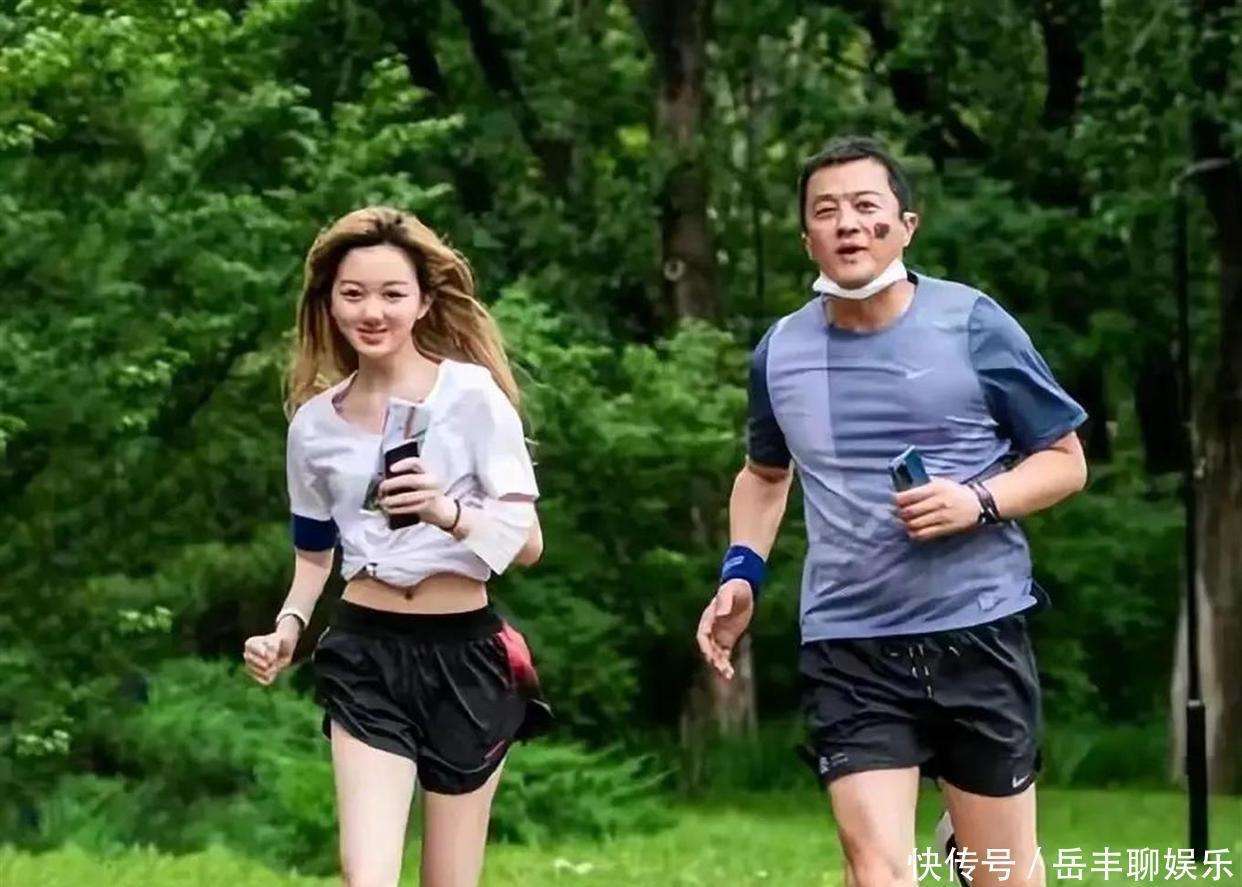 王菲小女儿李嫣近照曝光 19岁兔唇痕迹全无 神似年轻时王菲