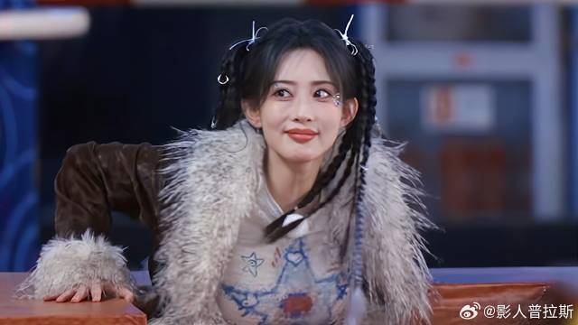 孟子义被惩罚踩指压板 疼到脸通红，眼泪差点飙出来！